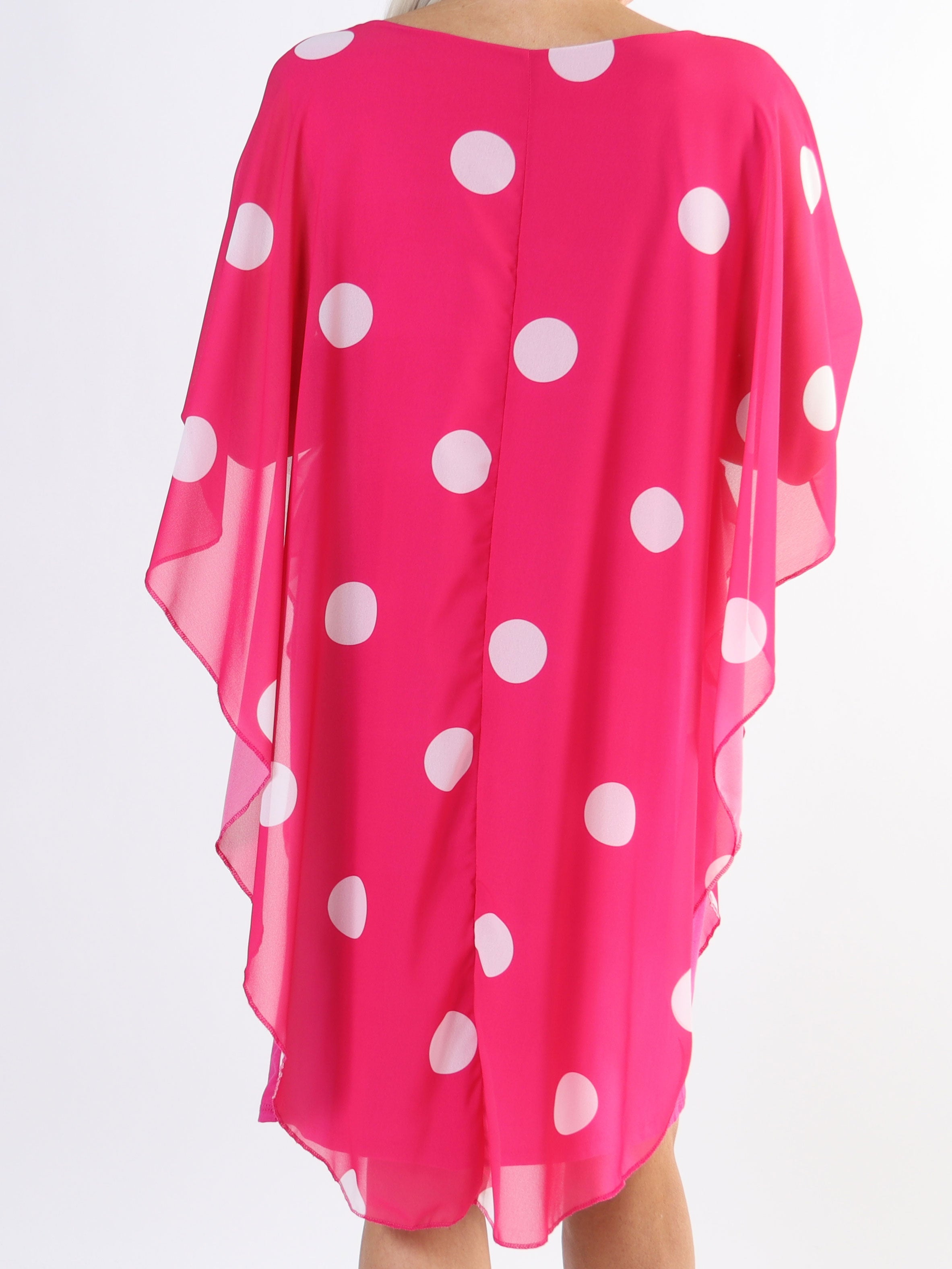 Kenya Dot - Tunikaklänning i plus size med prickigt chiffonglager